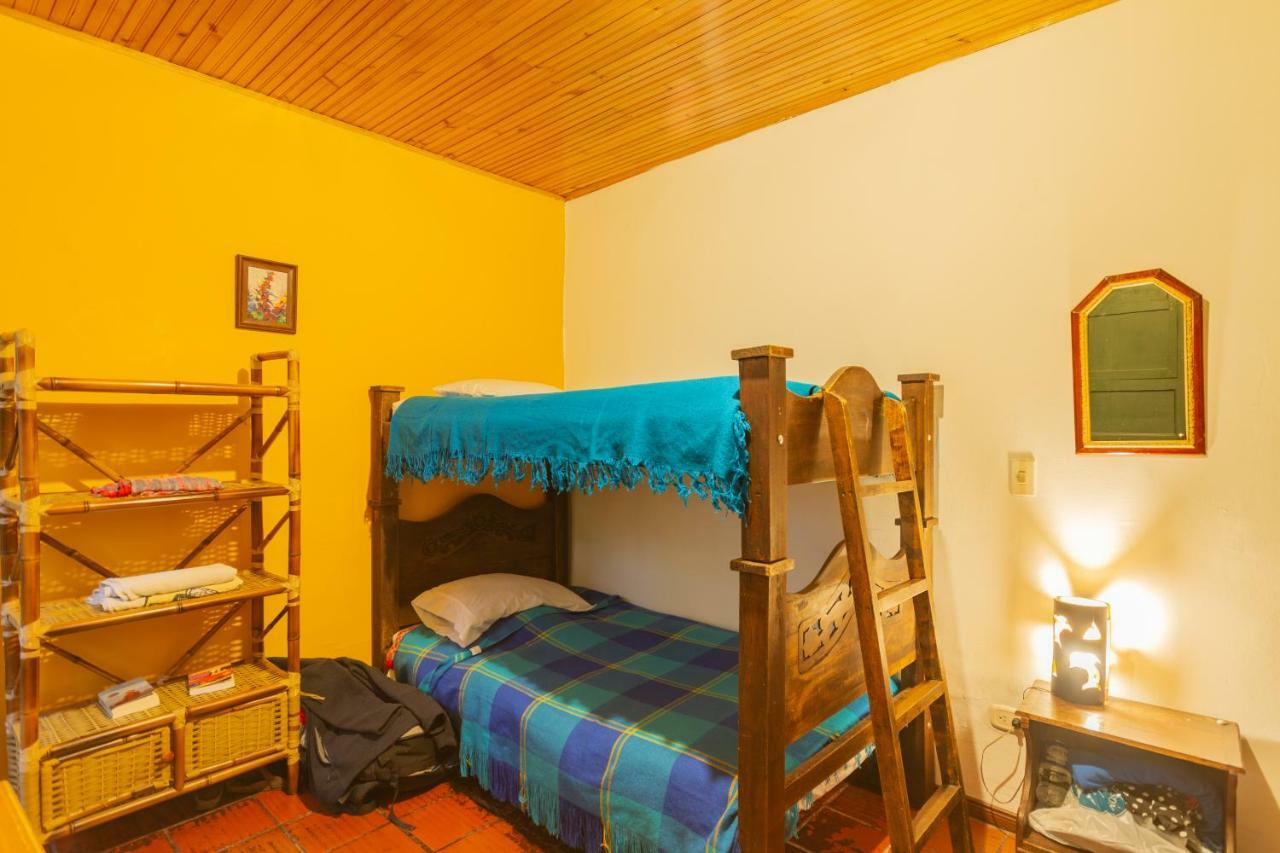 Hostal Sue Candelaria Bogotá Exteriör bild